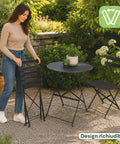 Set aus Gartentisch und 2 zusammenklappbaren Eisenstühlen – Runder Tisch ø 60 cm und 2 platzsparende Stühle – Belastbarkeit 150 kg/100 kg