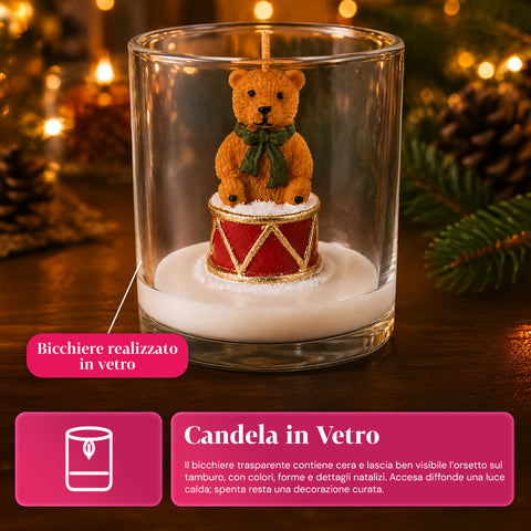 Weihnachtskerze im 7 cm großen Glas - Teddybär mit Weihnachtsmannmütze oder Bär auf der Trommel - Dekoration und Tischschmuck