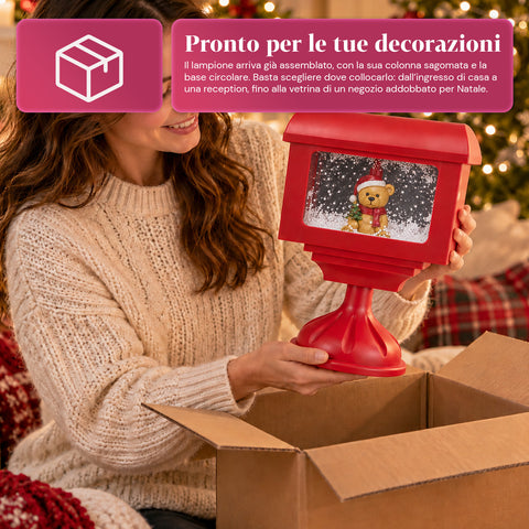 Dekorative Weihnachtslaterne als Briefkasten mit Schneeeffekt, LED-Lichtern und Musik, 2 Varianten: Weihnachtsmann oder Teddybär, Höhe 41 cm, batteriebetrieben