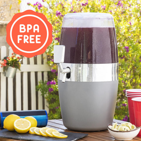 Avilia BPA-freier Getränkebehälter im Außenbereich, Garten mit dunkler Cola und frischen Zitronen, perfekt für Partys im Freien