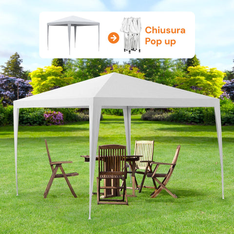 Ein Pop-up-Pavillon mit einfachem Verschlusssystem, im Garten mit einem Set klappbarer Holzstühle aufgestellt
