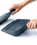 Bild-2-joseph-joseph-Set-aus-Toilettenbürste-und-Kehrschaufel-mit-Wandhalterung-aus-Kunststoff-EAN-5028420005486