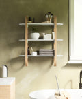 Bild-2-Umbra-Wandregal-3-Ebenen-aus-weißem-Holz-EAN-028295357784