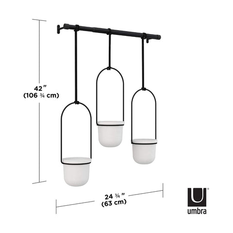 Bild-4-umbra-set-3-dekorative-hängevasen-aus-stahl-schwarzweiß-ean-028295306959