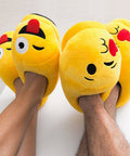 Bild-49-im-Fernsehen-gesehen-Hausschuhe-Slipper-Emoticon-Love-Kiss-Laugh-Cool-Wink-Größe-37-38-39-40-41-42-EAN-7569000733330