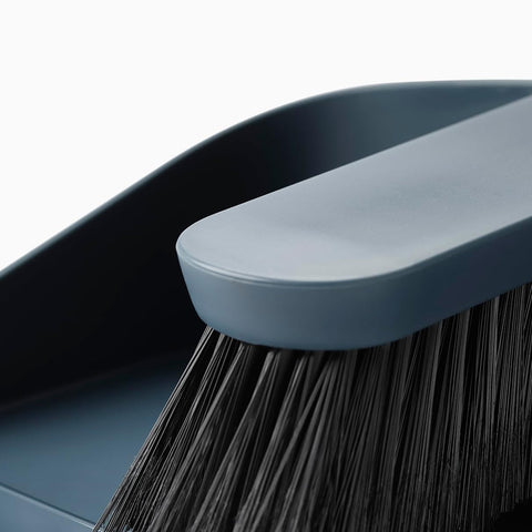Bild-5-joseph-joseph-Set-aus-Toilettenbürste-und-Kehrschaufel-mit-Wandhalterung-aus-Kunststoff-EAN-5028420005486