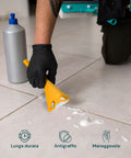 Langlebiger, kratzfester und handlicher Schaber für den professionellen Einsatz, mit Schutzhandschuhen für Arbeiten auf Böden
