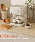 Vielseitig und perfekt für gemahlenen Kaffee und Kaffeepads dank doppelter Kompatibilität, Croissants und Kaffee für ein vollständiges und köstliches Frühstück