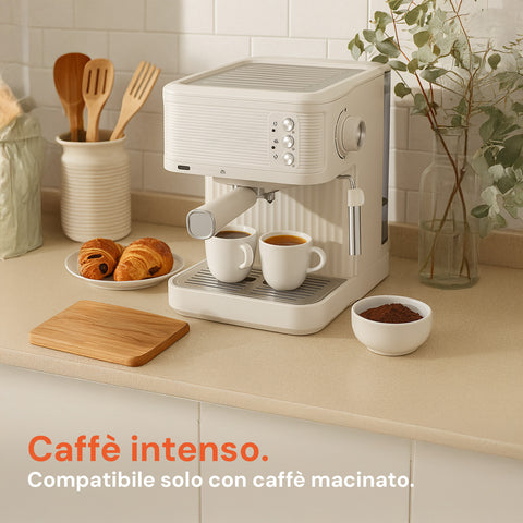 Vielseitig und perfekt für gemahlenen Kaffee und Kaffeepads dank doppelter Kompatibilität, Croissants und Kaffee für ein vollständiges und köstliches Frühstück