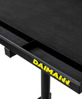 Detail der Arbeitsplatte aus Daimann-Stahl mit großzügiger Fläche von 73,5x50,5 cm, ideal für professionelle Geräte und Werkzeuge