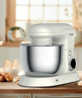 Wintem Küchenmaschine in einer modernen Küche mit frischem Brot und selbstgemachten Süßspeisen, perfekt für alltägliche Zubereitungen und besondere Rezepte