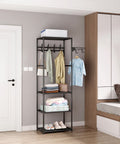 Kleiderregal im modernen Schlafzimmer zur Organisation von Kleidung und Schuhen, kompaktes vertikales, platzsparendes Design