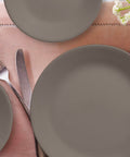 Avilia 18-teiliges Tafelservice aus robustem Porzellan mit modernem, elegantem und raffiniertem Design in Taubenfarbe EAN-8056897152942