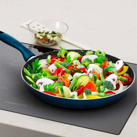 Avilia Gaia Antihaftpfannen aus blauem Aluminium mit induktionsgeeignetem Boden, 3-teiliges Set mit ergonomischem Griff, EAN 8056819042856