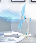 Kiwi-Ventilator im Büro auf dem Schreibtisch mit Computer, Befestigungsclip für gezielten Luftstrom und individuellen Komfort