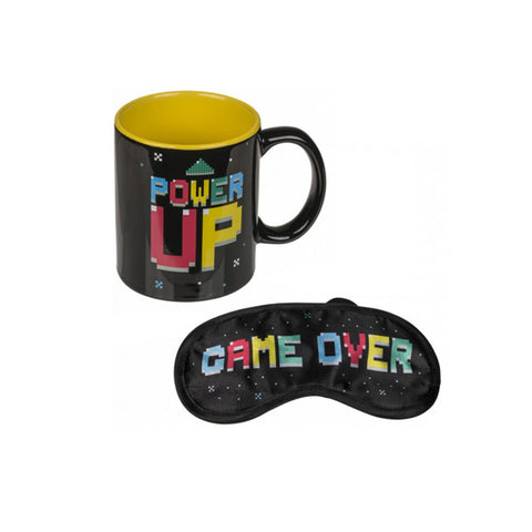 Set aus Mug-Tasse und Augenmaske im Gaming-Design